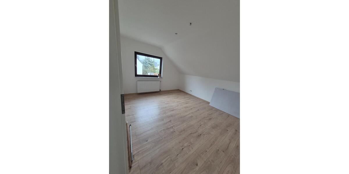Dachgeschoßwohnung Wiesbaden Mainz-Kostheim - 3 Zimmer, 87 m&sup2;, 1.269&euro; | Angebot:25431440