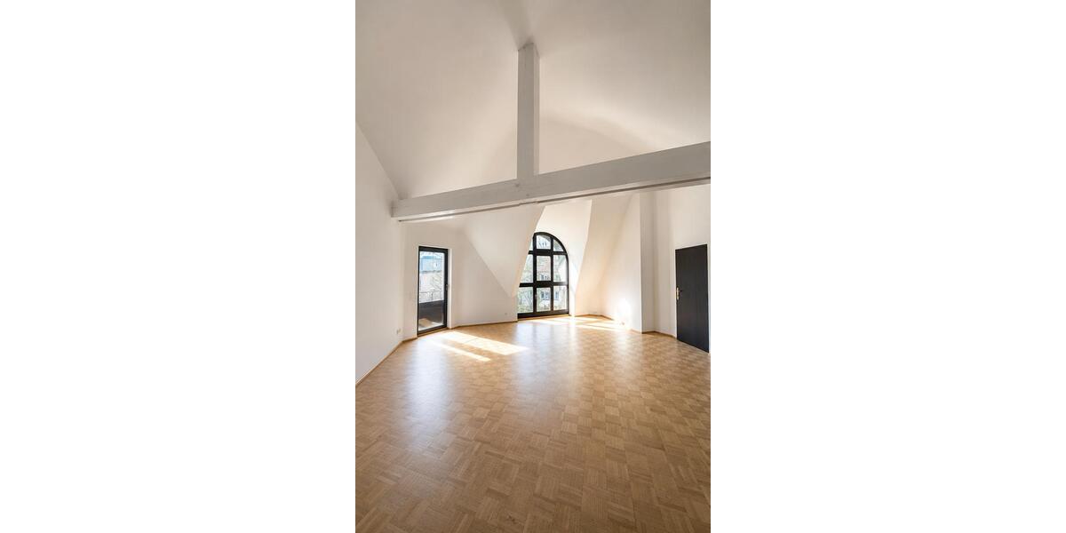 Dachgeschoßwohnung Wiesbaden Biebrich - 2 Zimmer, 90 m&sup2;, 1.315&euro; | Angebot:26662447
