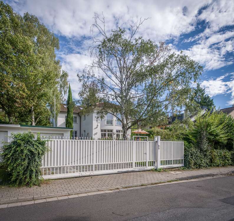 Haus zum Kaufen in Wiesbaden 1.880.000 € 346 m²