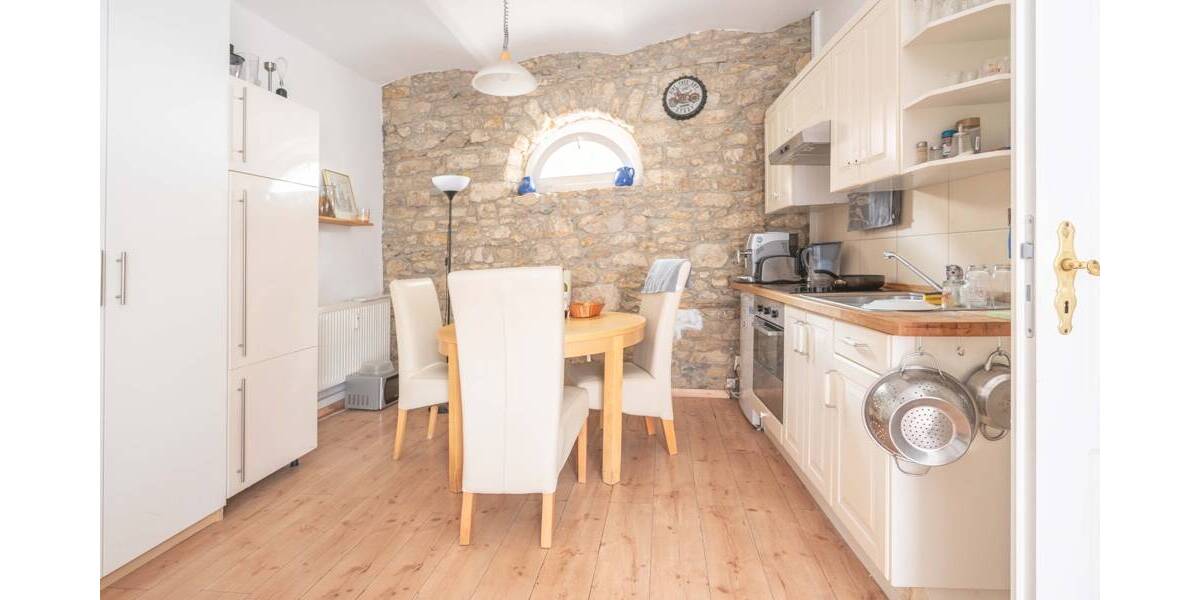 Denkmalgeschützes Hofanwesen - derzeit in sechs Einheiten aufgeteilt - mit vielen Optionen 8 zimmer