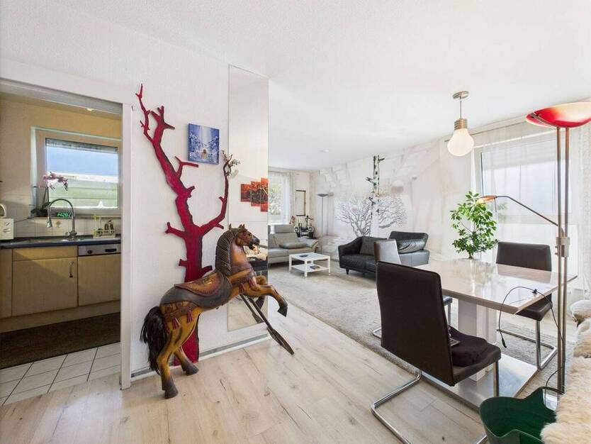 Lichtdurchflutete 3-Zimmer-Wohnung mit umfassender Dachterrasse und Tiefgaragenstellplatz