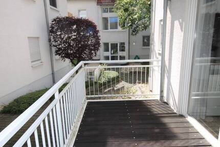 Schicke 2-ZW mit Terrasse in ruhiger Lage von Frankfurt Bergen-Enkheim + EBK + Garage