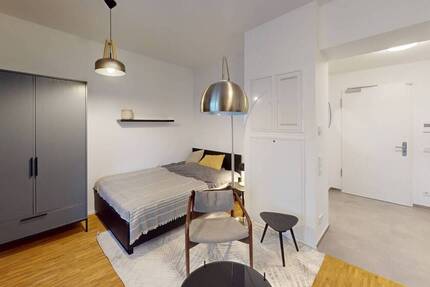 Fully furnished studio with fitted kitchen & terrace to the courtyard!
