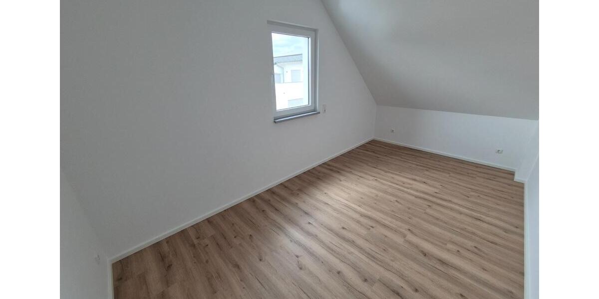 Dachgeschoßwohnung Mörfelden-Walldorf Walldorf - 3 Zimmer, 85 m&sup2;, 1.700&euro; | Angebot:26314682