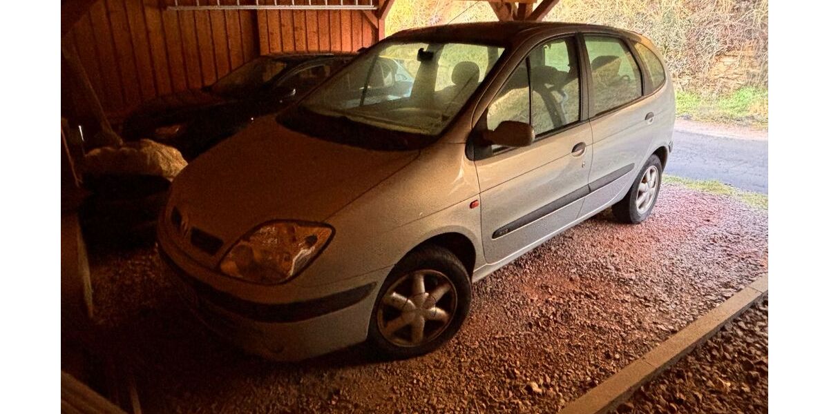 Renault Megane 111.000 km 1.700 &euro; Hohenstein 65329