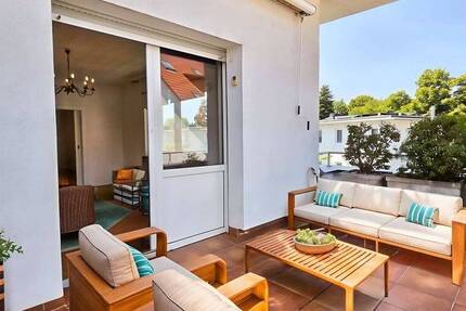 Altbaucharme trifft ruhige Stadtnähe - großzügige Vier-Zimmer-Wohnung mit zwei Balkonen und Garage 4 zimmer