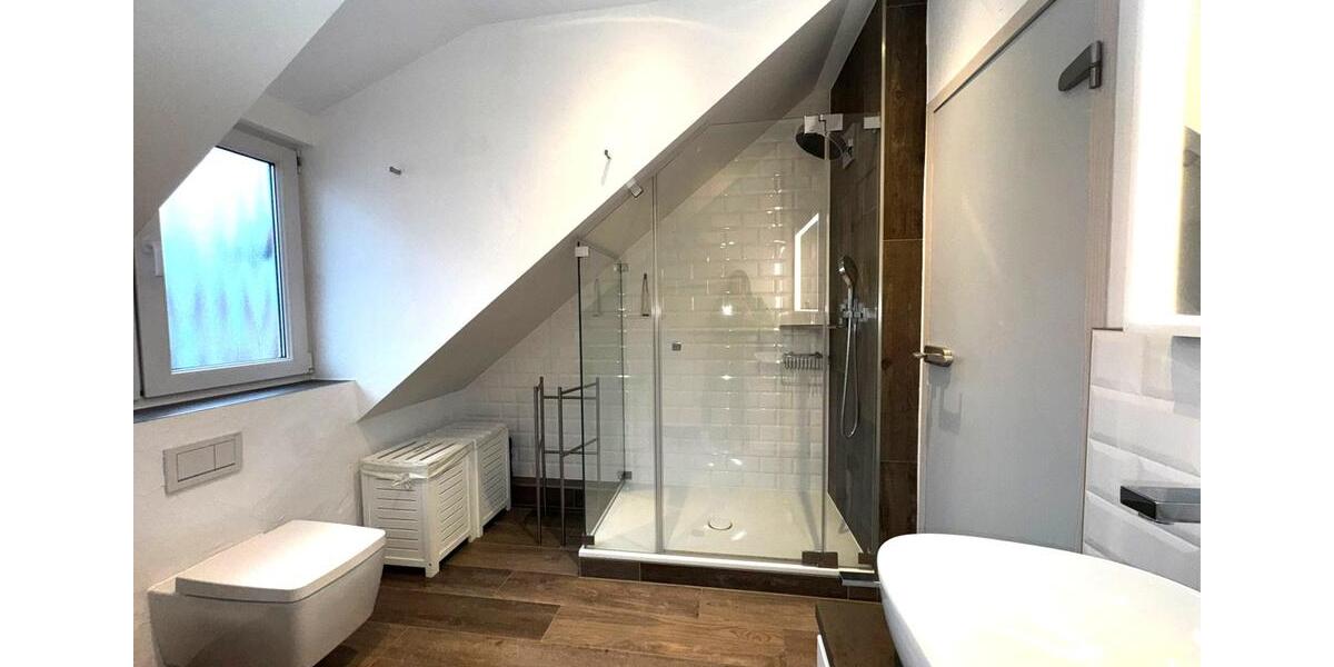 Dachgeschoßwohnung Wiesbaden Mainz-Kastel - 2 Zimmer, 65 m&sup2;, 1.150&euro; | Angebot:26381967