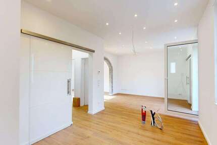 Haus zum Mieten in Kelsterbach 2.580 € 158 m² 6 zimmer