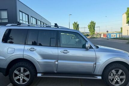 Mitsubishi Pajero 69.000 km 22.850 &euro; Hofheim 65719