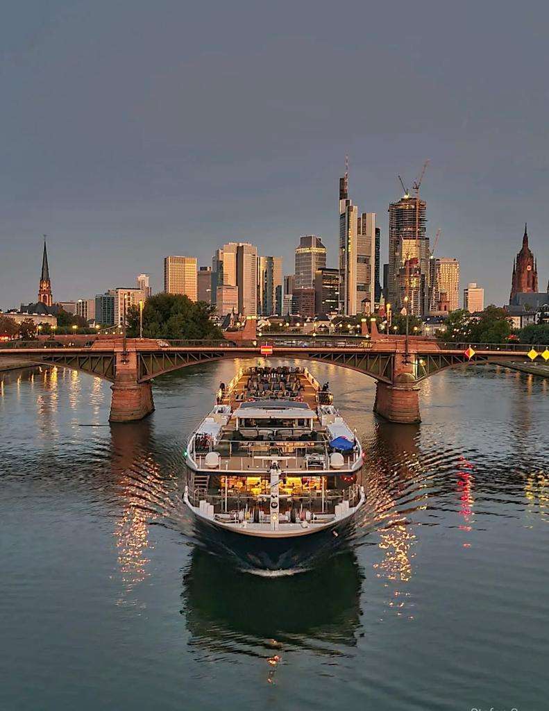 Haus zum Kaufen in Frankfurt 2.600.000 € 613 m² 24 zimmer