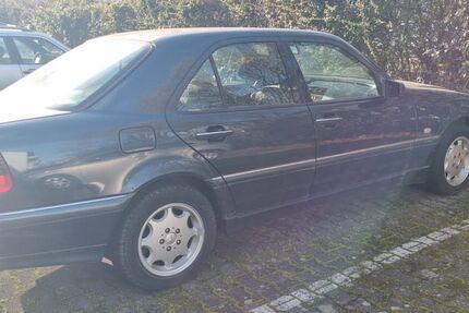 Mercedes-Benz C 250 91.489 km 7.800 &euro; Rüsselsheim 65428