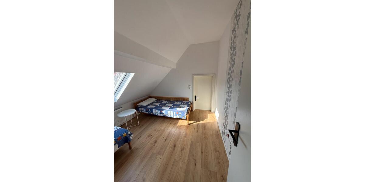 Dachgeschoßwohnung Schmitten im Taunus - 4 Zimmer, 100 m&sup2;, 900&euro; | Angebot:25258418