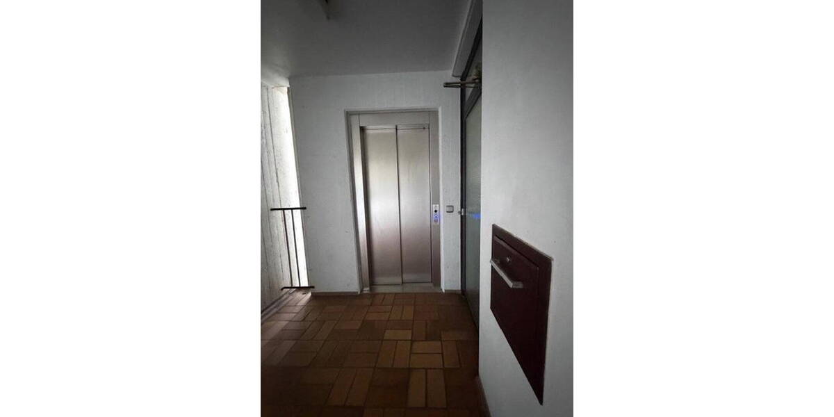 Etagenwohnung Wiesbaden Biebrich - 2 Zimmer, 65 m&sup2;, 1.450&euro; | Angebot:26388940