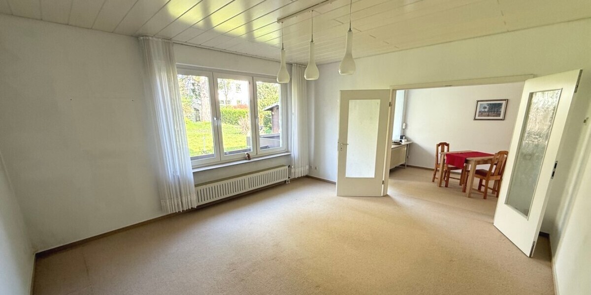 Schwalbach: Ruhig wohnen am Grüngürtel – Bungalow mit großem Garten und vielseitigem Raumangebot - Bungalow Schwalbach | Angebot:26534677