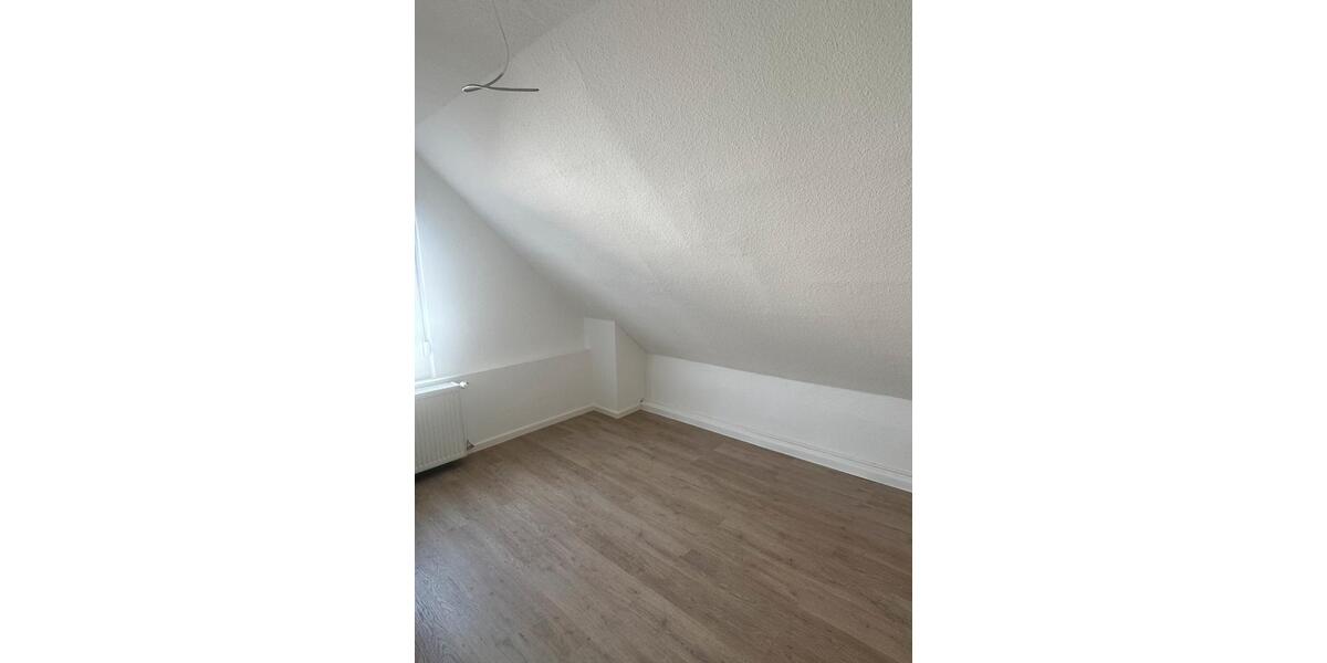 Dachgeschoßwohnung Flörsheim am Main - 2 Zimmer, 65 m&sup2;, 1.200&euro; | Angebot:25379370