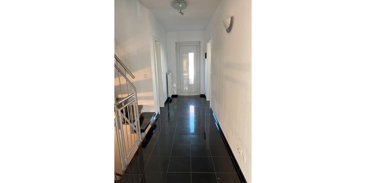 Reihenhaus Hofheim am Taunus - 7 Zimmer, 160 m&sup2;, 3.500&euro; | Angebot:25282043