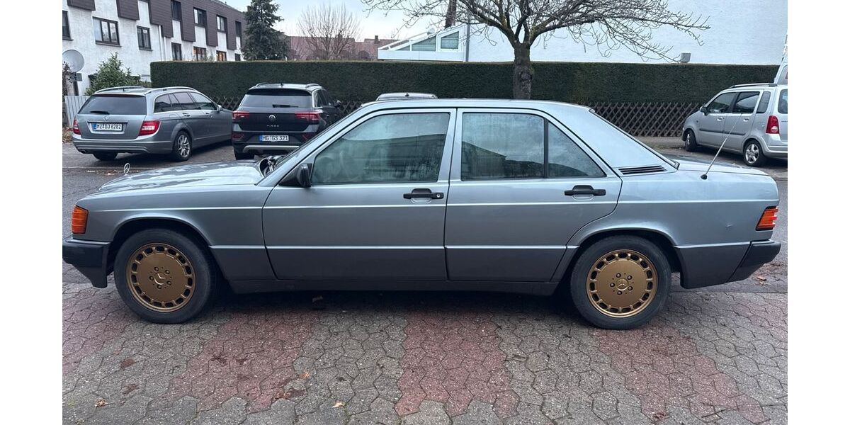 Mercedes-Benz 190 216.435 km 4.800 &euro; Ebersheim 55129