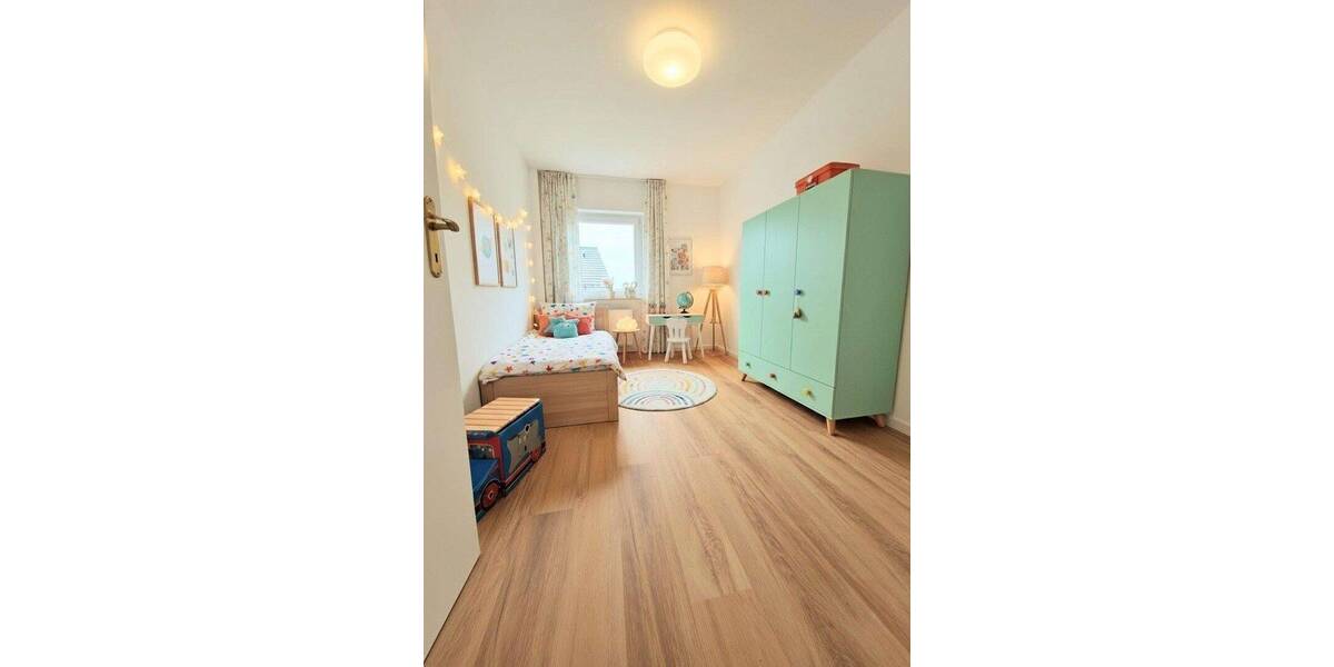 Frisch renoviert: 4-Zimmer-Wohnung mit Gemeinschaftsgarten, Balkon und Wintergarten 4 zimmer