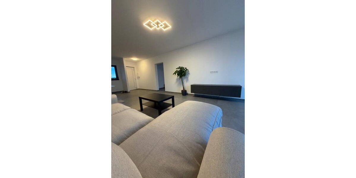 Etagenwohnung Wiesbaden Biebrich - 2 Zimmer, 65 m&sup2;, 1.450&euro; | Angebot:26388940