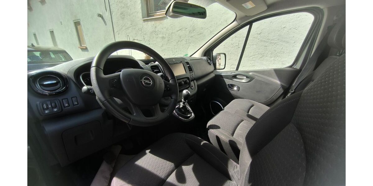 Opel Vivaro 102.000 km 17.000 &euro; Flörsheim 65439