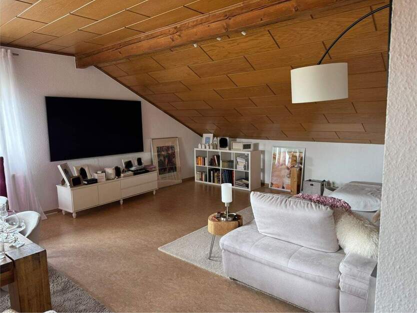 RESERVIERT !!Große Dachgeschoßwohnung - 2 Zimmer - 2 zimmer