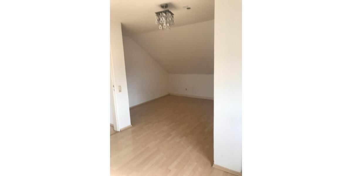 Dachgeschoßwohnung Rüsselsheim am Main - 3 Zimmer, 70 m&sup2;, 800&euro; | Angebot:26527294