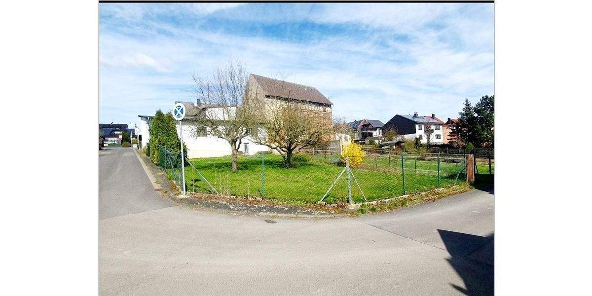 Super für die Großfamilie und Autofreunde, nur 14 Minuten bis Idstein, viele Garagen+ großer Garten zimmer