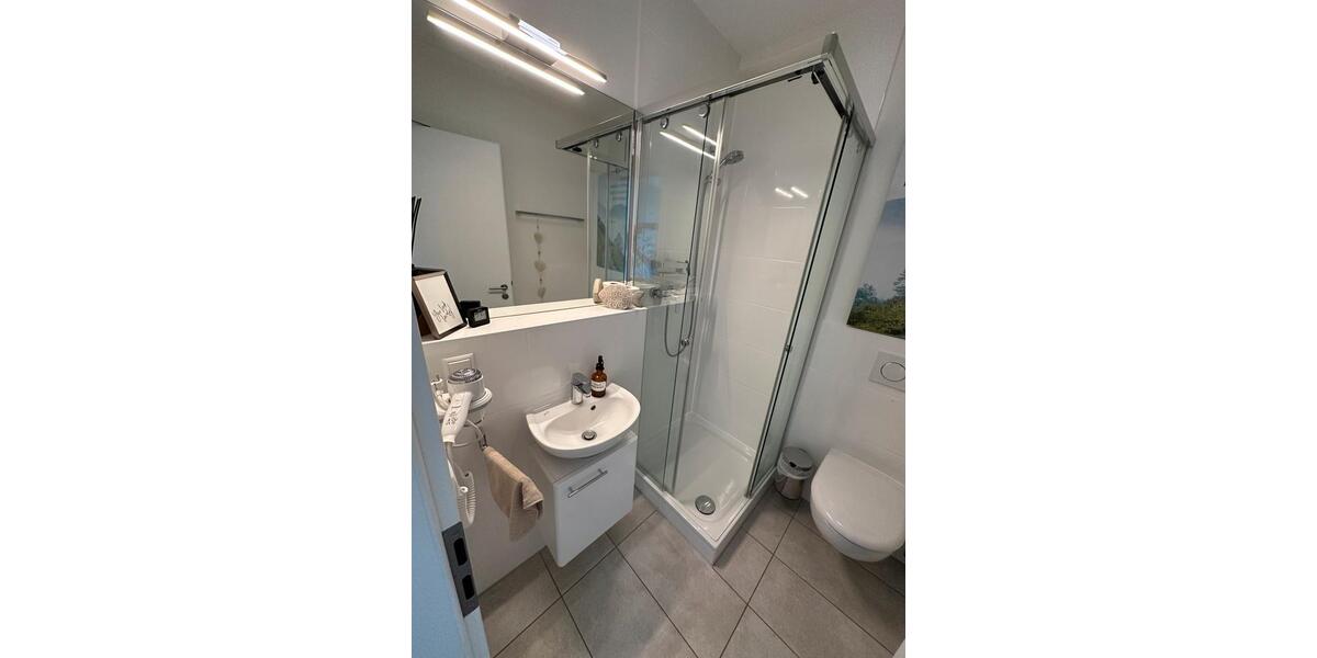 Hochwertige teilmöblierte 3-Zimmer-Etagenwohnung mit Balkon! 3 zimmer