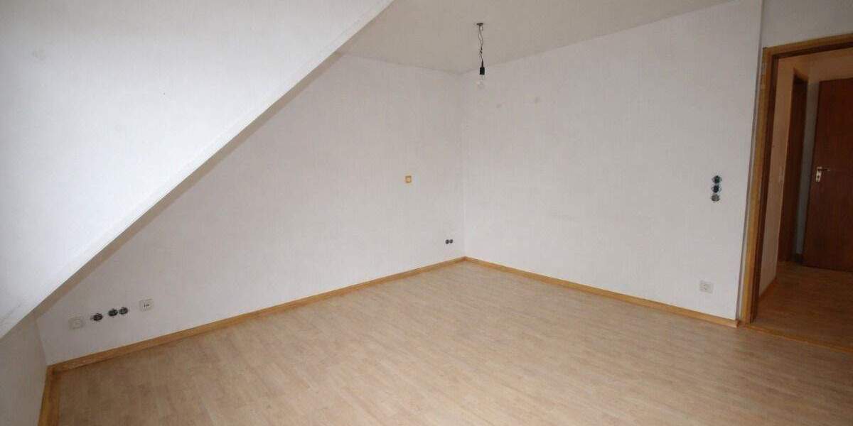 Gemütliche, renovierte 2-DG Wohnung in Eschborn + EBK 2 zimmer