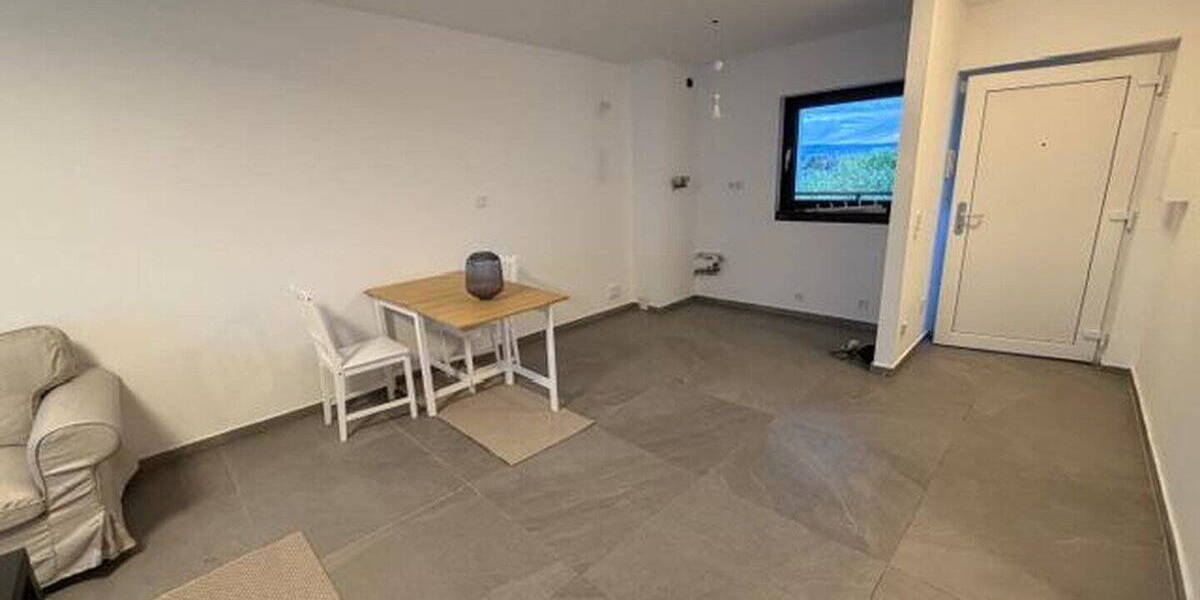 Etagenwohnung Wiesbaden Biebrich - 2 Zimmer, 65 m&sup2;, 1.450&euro; | Angebot:26388940