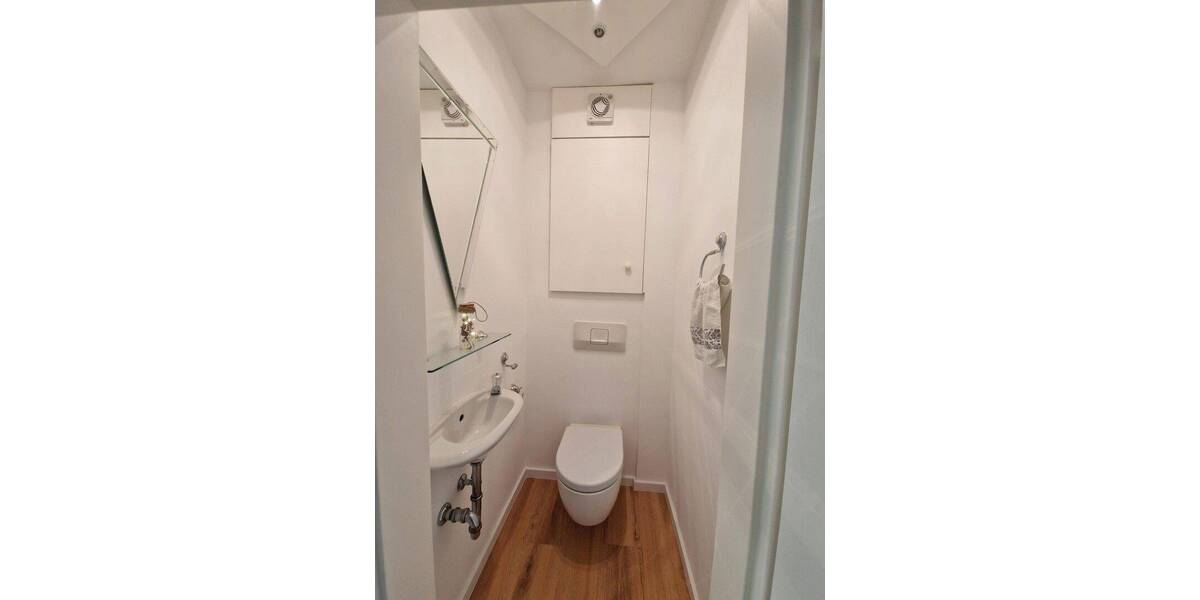 Frisch renoviert: 4-Zimmer-Wohnung mit Gemeinschaftsgarten, Balkon und Wintergarten 4 zimmer