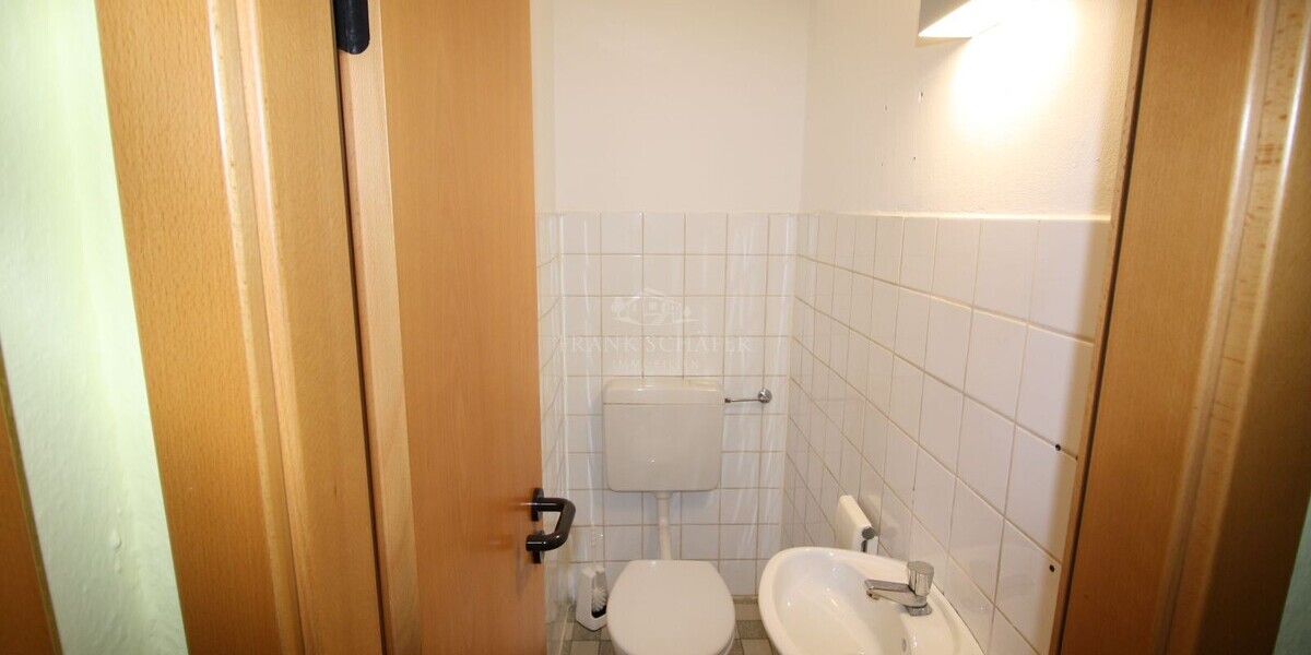 Gepflegte Bürofläche mit ca. 180m², sofort bezugsfrei, Nähe RheinChristuskirche - - Gewerbeobjekt Mainz | Angebot:26914912