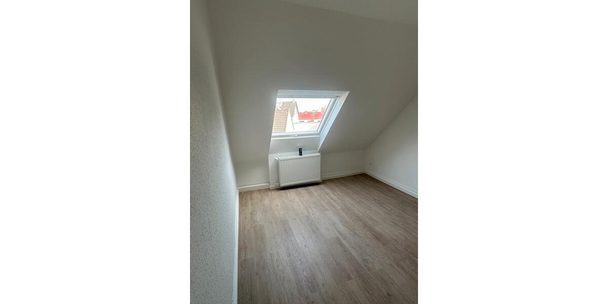 Dachgeschoßwohnung Flörsheim am Main - 2 Zimmer, 65 m&sup2;, 1.200&euro; | Angebot:25379370