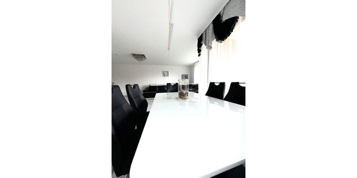 Wohnen mit Wohlfühlfaktor - Traumhafte 4-Zimmer-Wohnung mit Balkon und Tiefgaragenstellplatz 4 zimmer