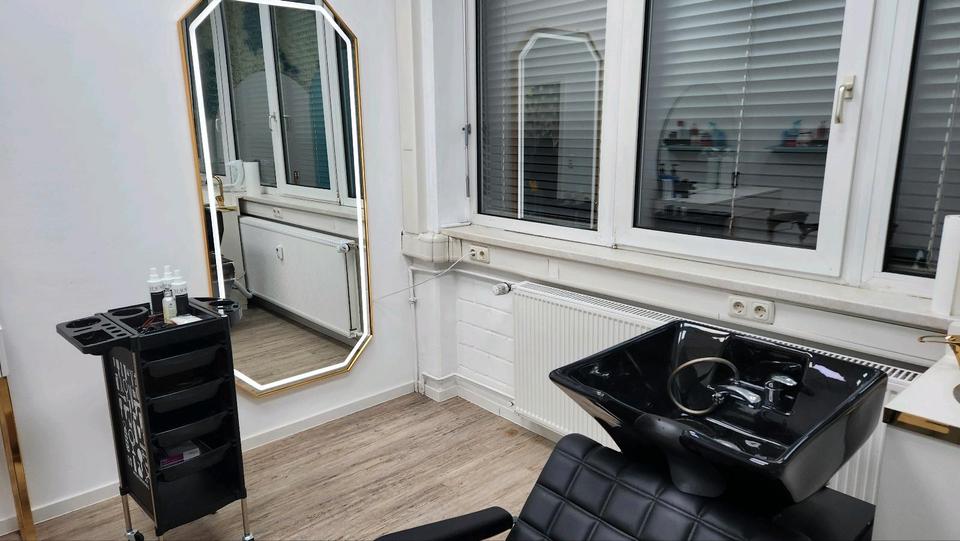 Nachmieter für Komplett eingerichtetes Beauty- & Friseurstudio – sofort starten zimmer