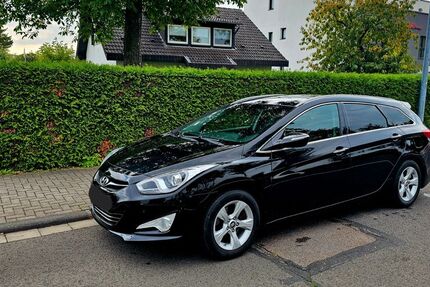Hyundai i40 122.000 km 8.500 € Wiesbaden 65183