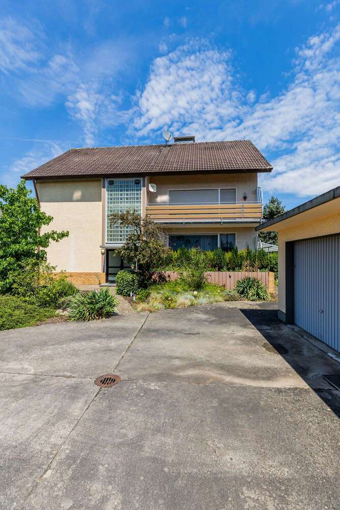 Haus zum Kaufen in Rüsselsheim 725.000 € 290.27 m²