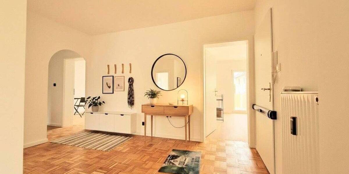 Frisch renoviert: 4-Zimmer-Wohnung mit Gemeinschaftsgarten, Balkon und Wintergarten 4 zimmer