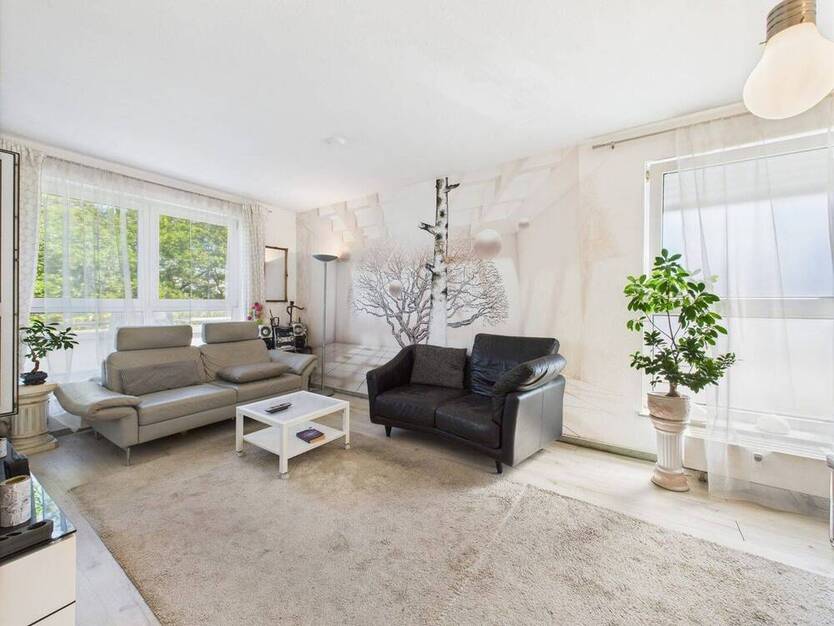 Lichtdurchflutete 3-Zimmer-Wohnung mit umfassender Dachterrasse und Tiefgaragenstellplatz