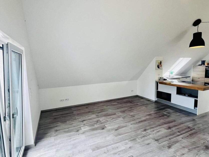 Geräumige Familienwohnung mit Balkon in Frankfurt am Main 7 zimmer