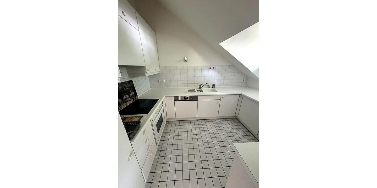 Dachgeschoßwohnung Wiesbaden Biebrich - 2 Zimmer, 90 m&sup2;, 1.315&euro; | Angebot:26662447
