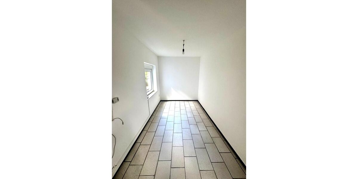 Etagenwohnung Wiesbaden Schierstein - 3 Zimmer, 136 m&sup2;, 1.350&euro; | Angebot:26144921