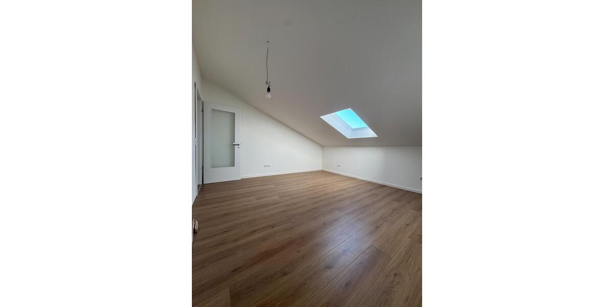 3-Zimmer-Dachgeschosswohnung mit großem Balkon (Neubau) 3 zimmer