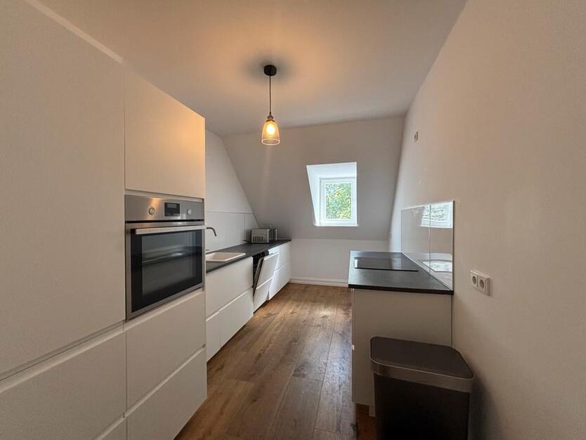 *ELEGANT 4-ROOM APARTMENT IN PRIME VILLA DISTRICT, JUST 4 MINUTES FROM THE CITY * 4-Room, 2-Bed, 1-Full Bath, AC, zimmer