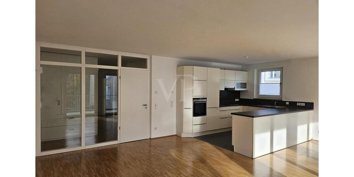 VON POLL - OBERURSEL: Lichtdurchflutete 4 - Zimmer - Wohnung mit Sonnenbalkon in der Nähe der FIS 4 zimmer