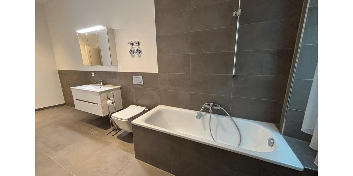 Etagenwohnung Wiesbaden - 4 Zimmer, 99 m&sup2;, 2.341&euro; | Angebot:26385284