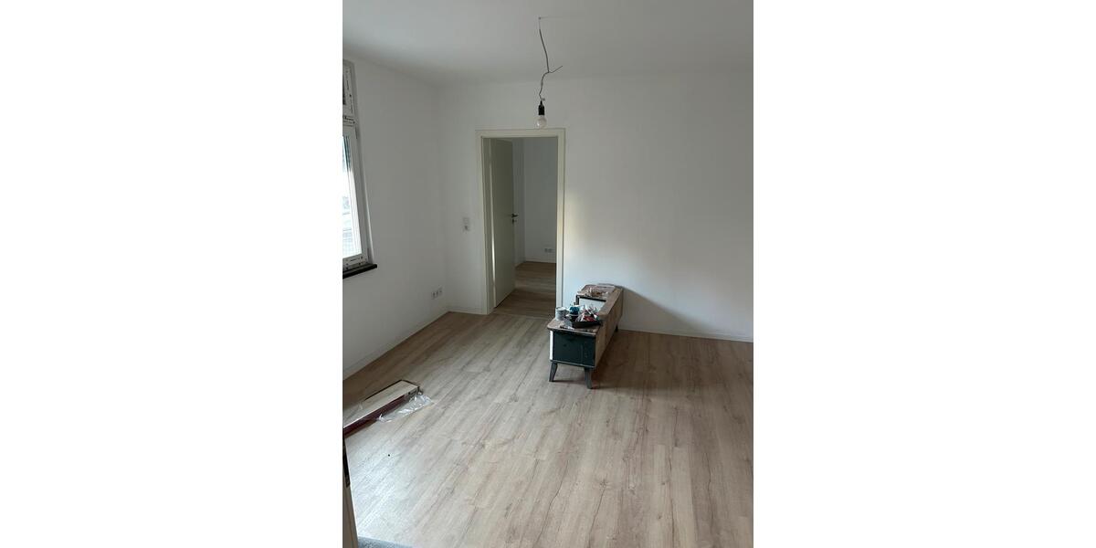 Kernsaniertes Haus mit 140 m² und 2 Stellplätzen zu vermieten 6 zimmer