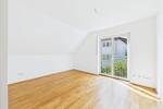 Großes freistehendes Einfamilienhaus seitlich der Biebricher Allee, hochwertige Ausstattung