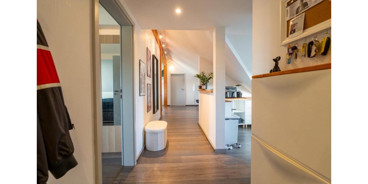 Dachgeschoßwohnung Wiesbaden Mainz-Amöneburg - 2.5 Zimmer, 104 m&sup2;, 1.200&euro; | Angebot:26547082
