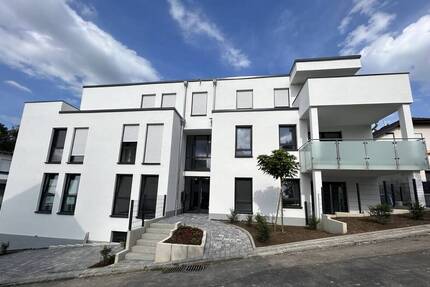 Großzügige 4 Zimmer Wohnung mit Balkon in Bad Camberg-Erbach